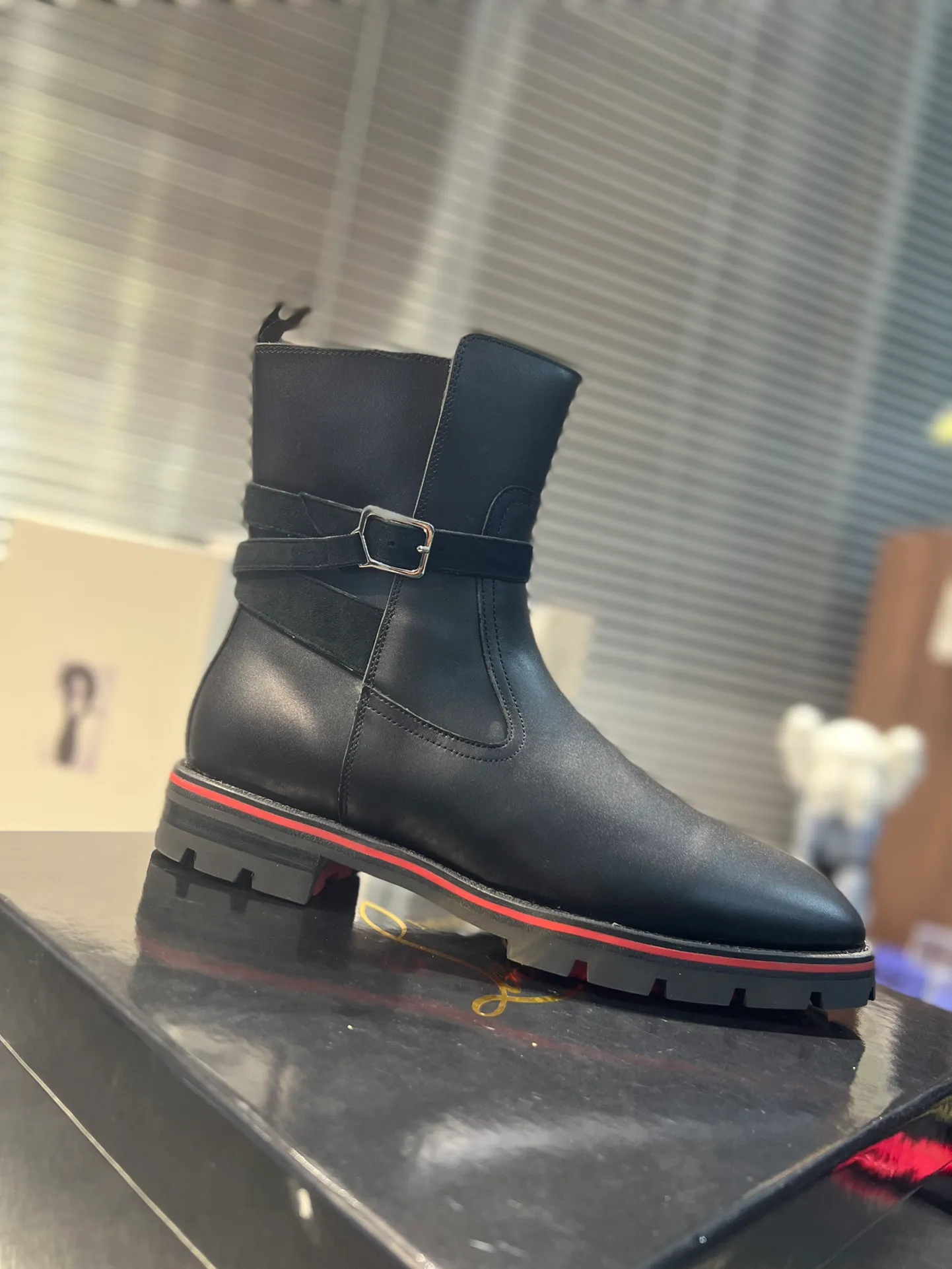 👟👟Ex-factory price 880👟👟 ╔Black cowhide boots with tire soles and front toe nails╗ ·Top version customization·²⁰²²𝐬𝐬 𝑪𝒉𝒓𝒊𝒔𝒕𝒊𝒂𝒏 𝑳𝒐𝒖𝒃𝒐𝒖𝒕𝒊𝒏 ▪️No matter the last shape, fabric, diamonds, nails, lining, outsole, they are as close as possible to ZP... ▪️The original sole is specially provided by the original factory ▪️The lining is imported water-dyed cowhide ▪️Private customization time is about 3-7 days —————— Size: Men's 38M-47M